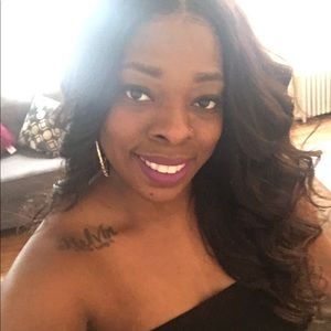 Meet your Posher, Leora